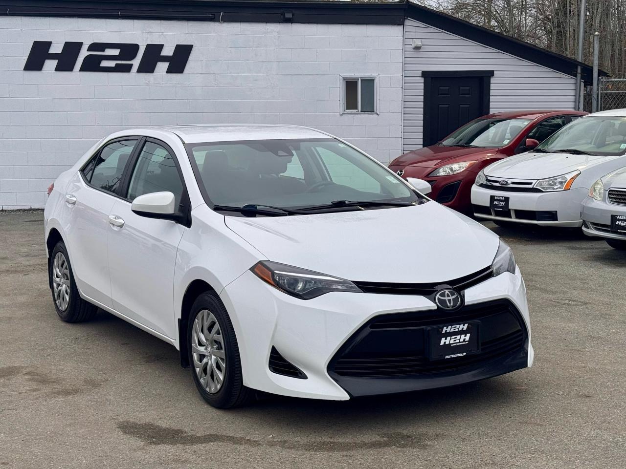 2018 Toyota Corolla FINANCING AVAILABLE Photo3