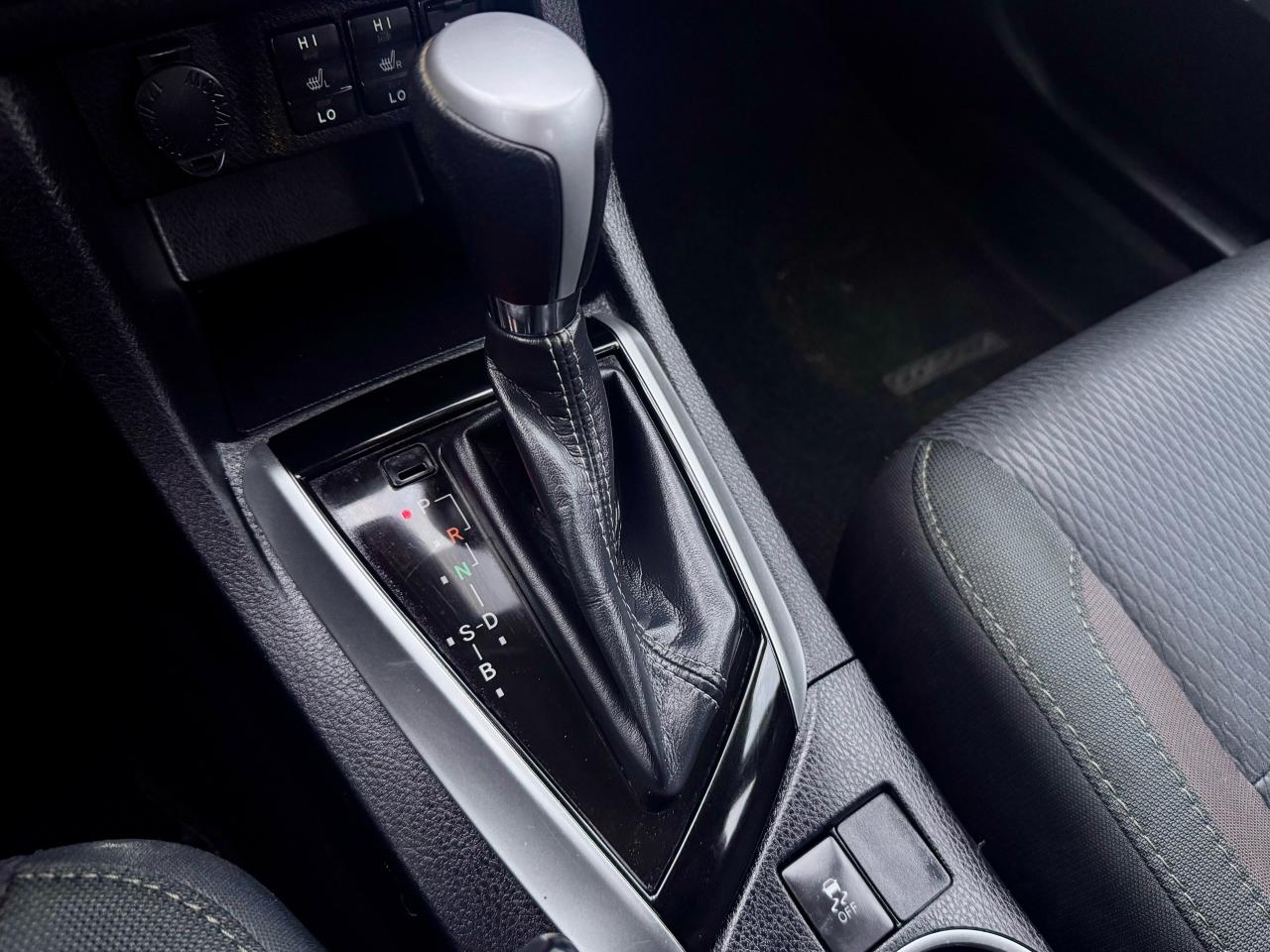 2018 Toyota Corolla FINANCING AVAILABLE Photo12