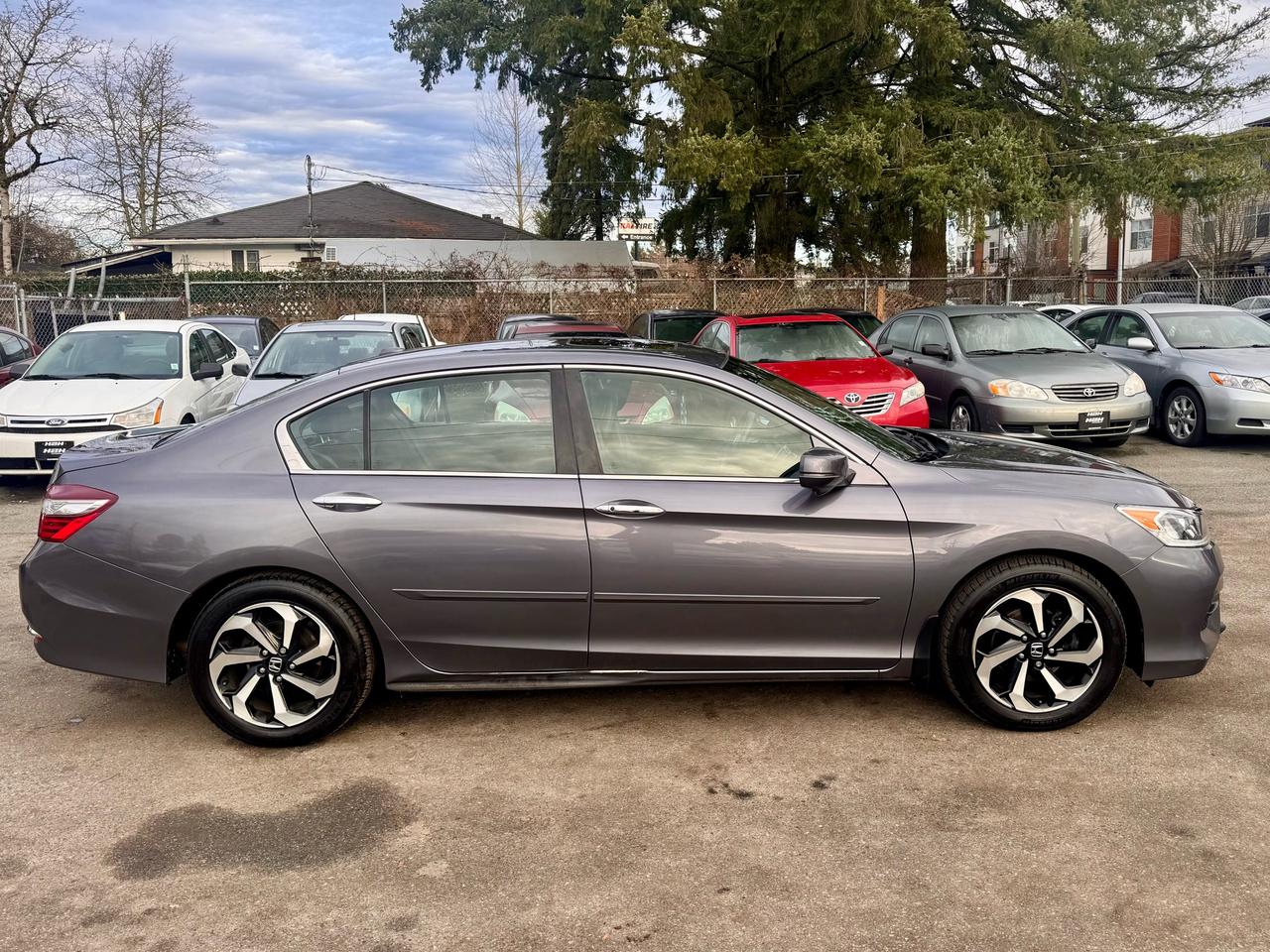 2016 Honda Accord FINANCING AVAILABLE Photo4