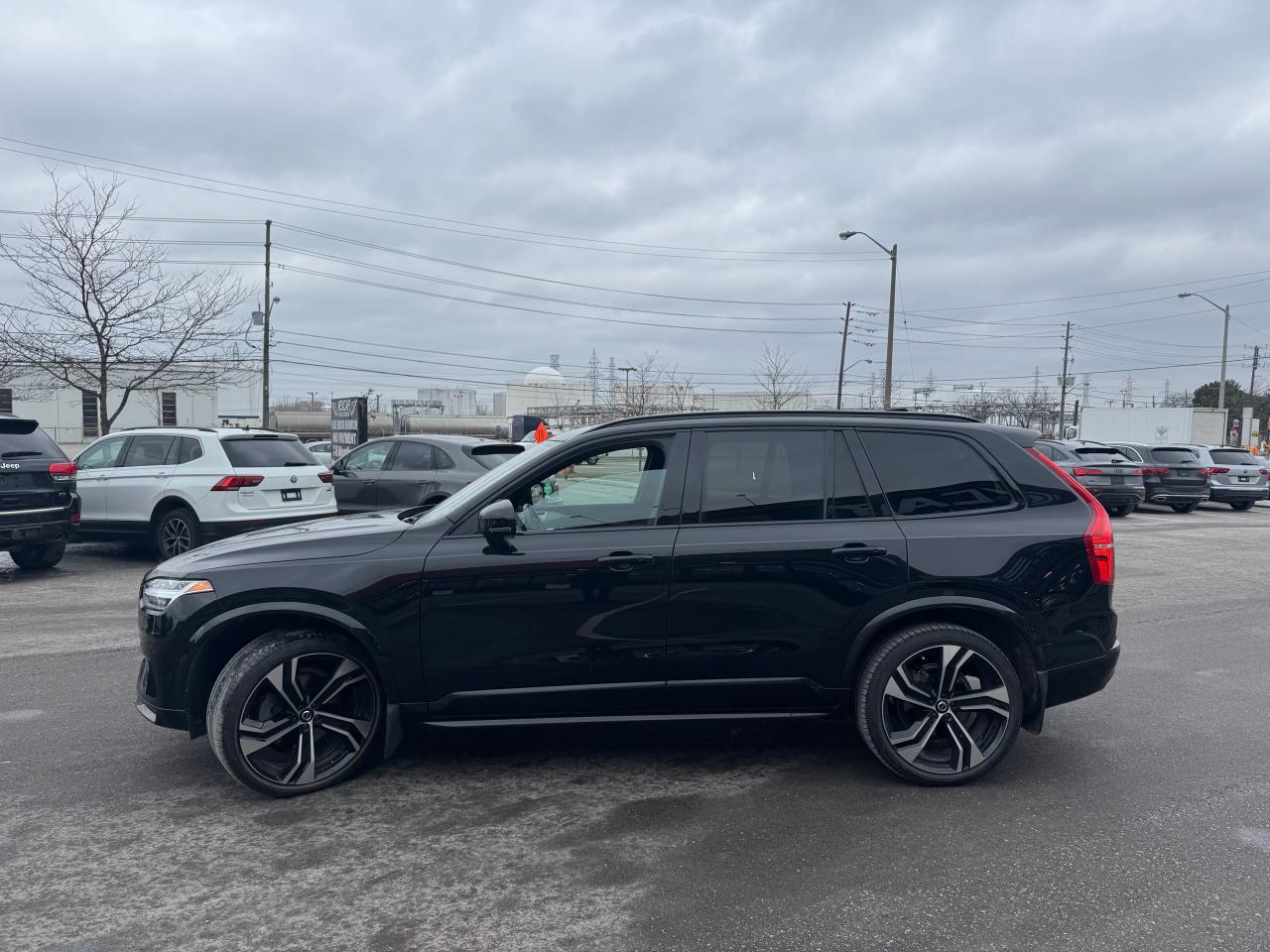 2022 Volvo XC90 T6 AWD R-DESIGN 7 PASS LEATHER PANO/ROOF NAV Photo2