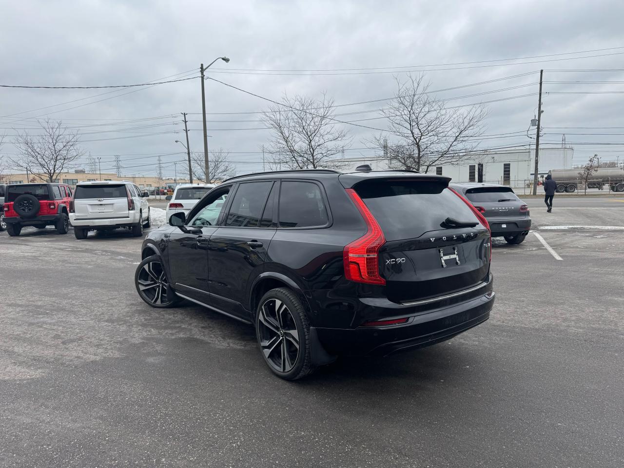 2022 Volvo XC90 T6 AWD R-DESIGN 7 PASS LEATHER PANO/ROOF NAV Photo