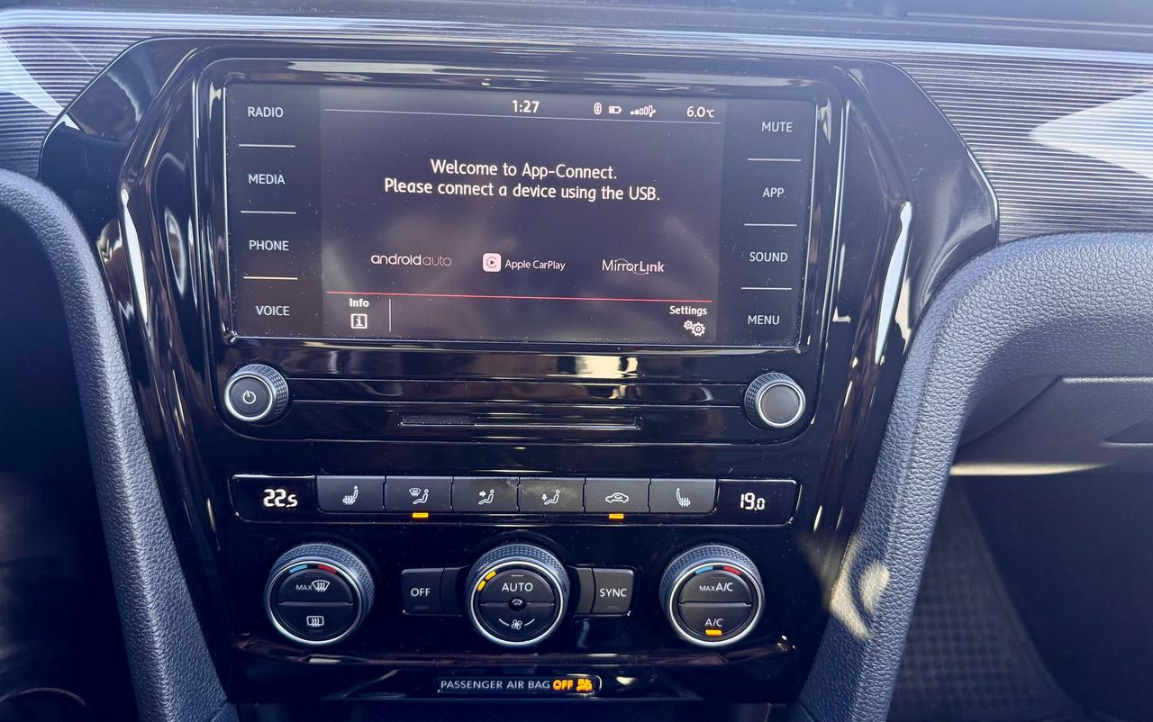 2020 Volkswagen Passat FINANCING AVAILABLE Photo12