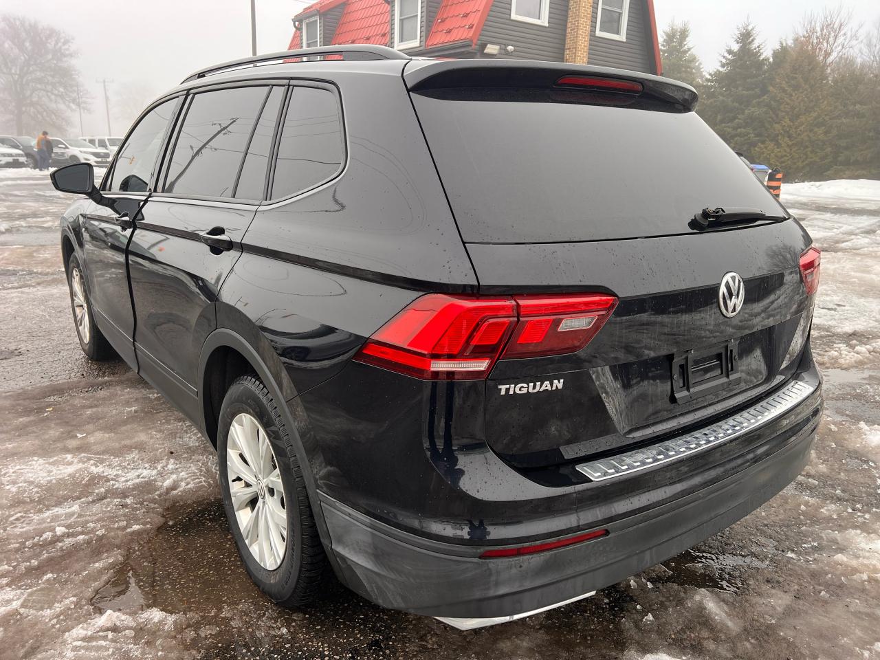 2019 Volkswagen Tiguan Trendline 4Motion Photo4