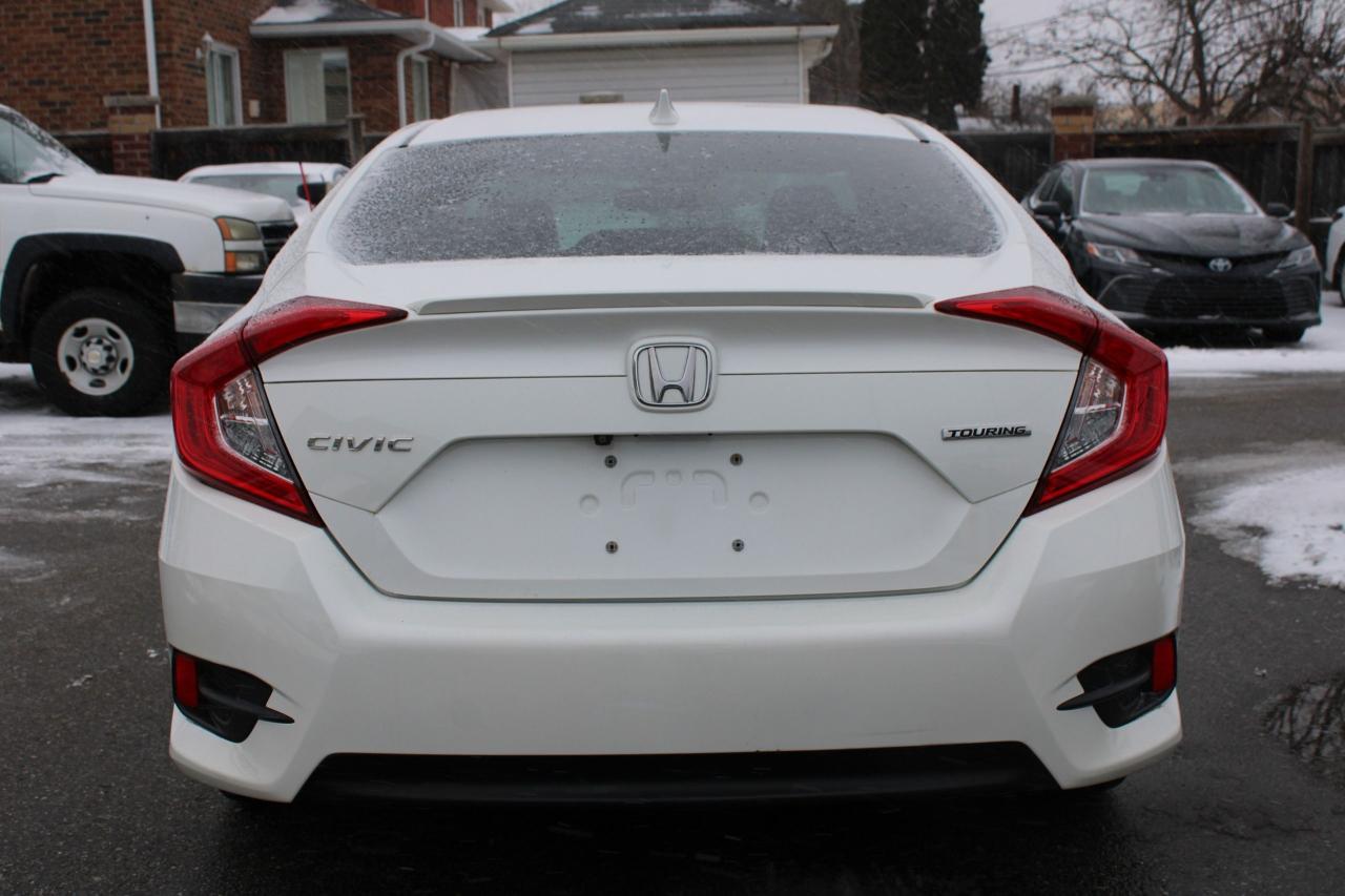 2017 Honda Civic Touring Photo