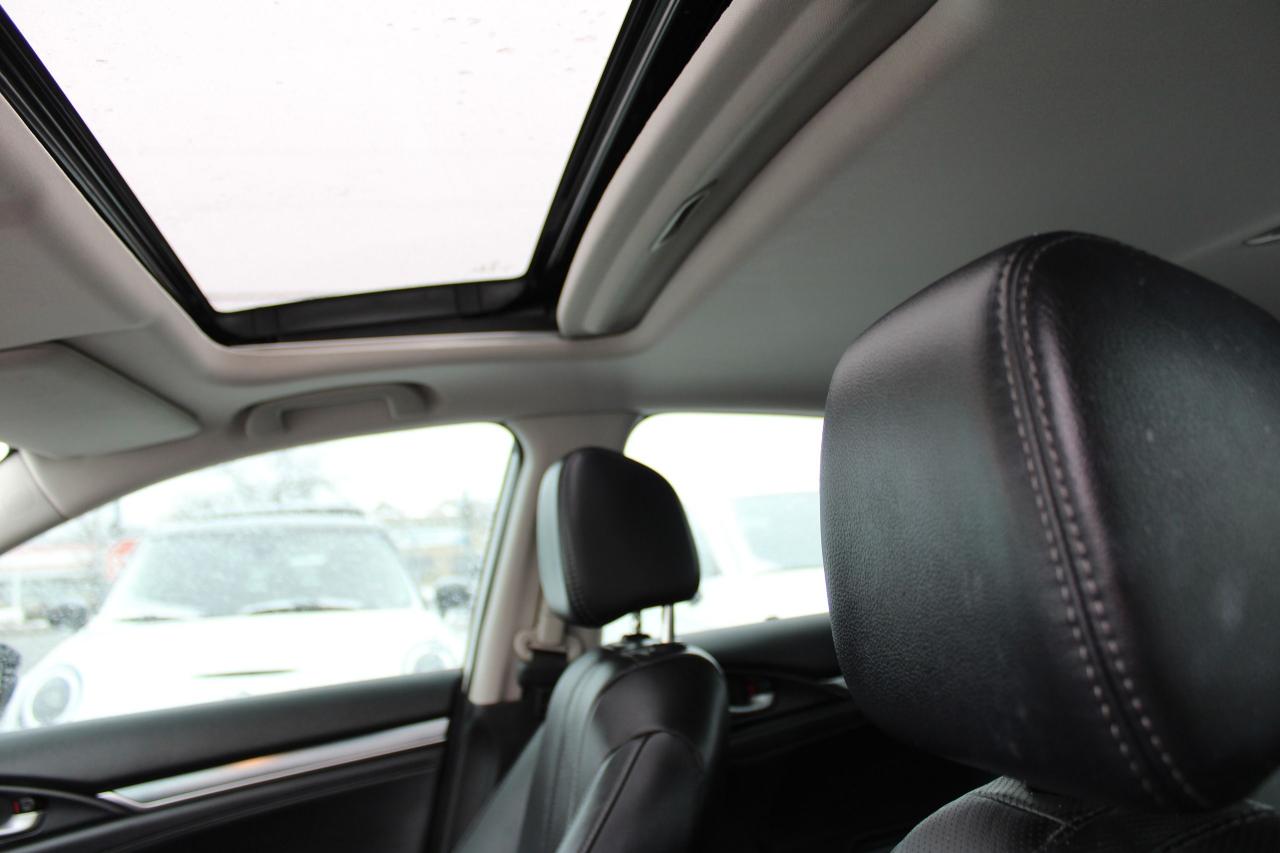 2017 Honda Civic Touring Photo