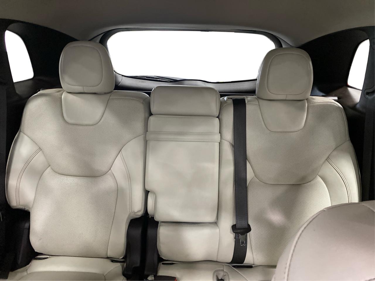 2017 Jeep Cherokee OVERLAND Photo