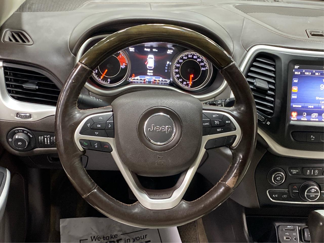 2017 Jeep Cherokee OVERLAND Photo