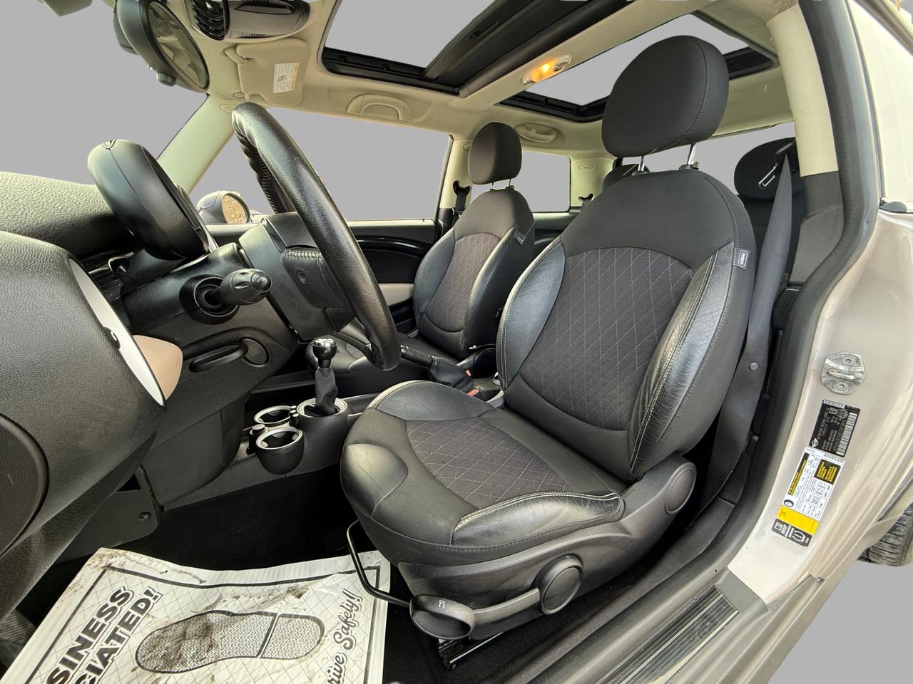 2013 MINI Cooper Hardtop 2dr Cpe Photo