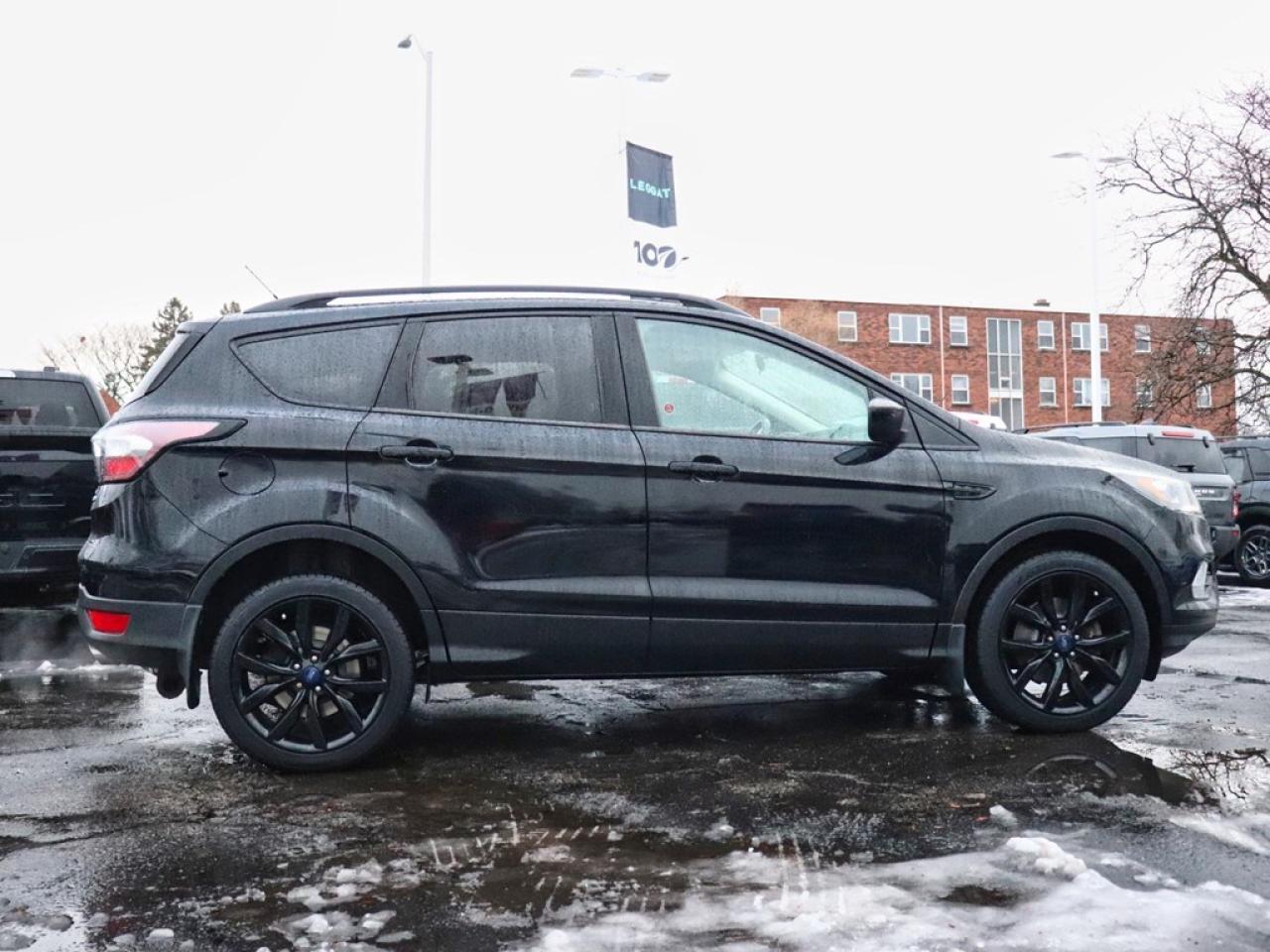 2017 Ford Escape SE | 4WD | 2.0L | SPORT PKG | NAV | PWR LIFTGATE Photo
