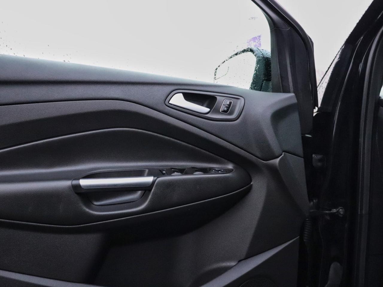 2017 Ford Escape SE | 4WD | 2.0L | SPORT PKG | NAV | PWR LIFTGATE Photo