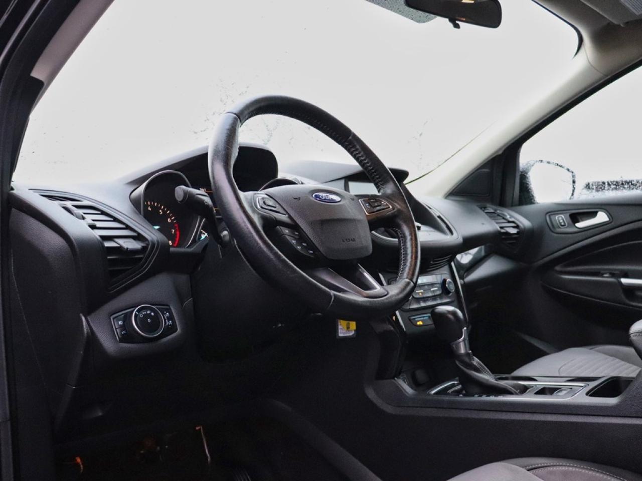 2017 Ford Escape SE | 4WD | 2.0L | SPORT PKG | NAV | PWR LIFTGATE Photo