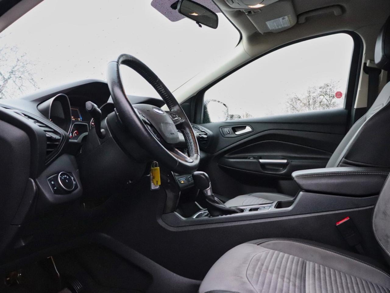 2017 Ford Escape SE | 4WD | 2.0L | SPORT PKG | NAV | PWR LIFTGATE Photo