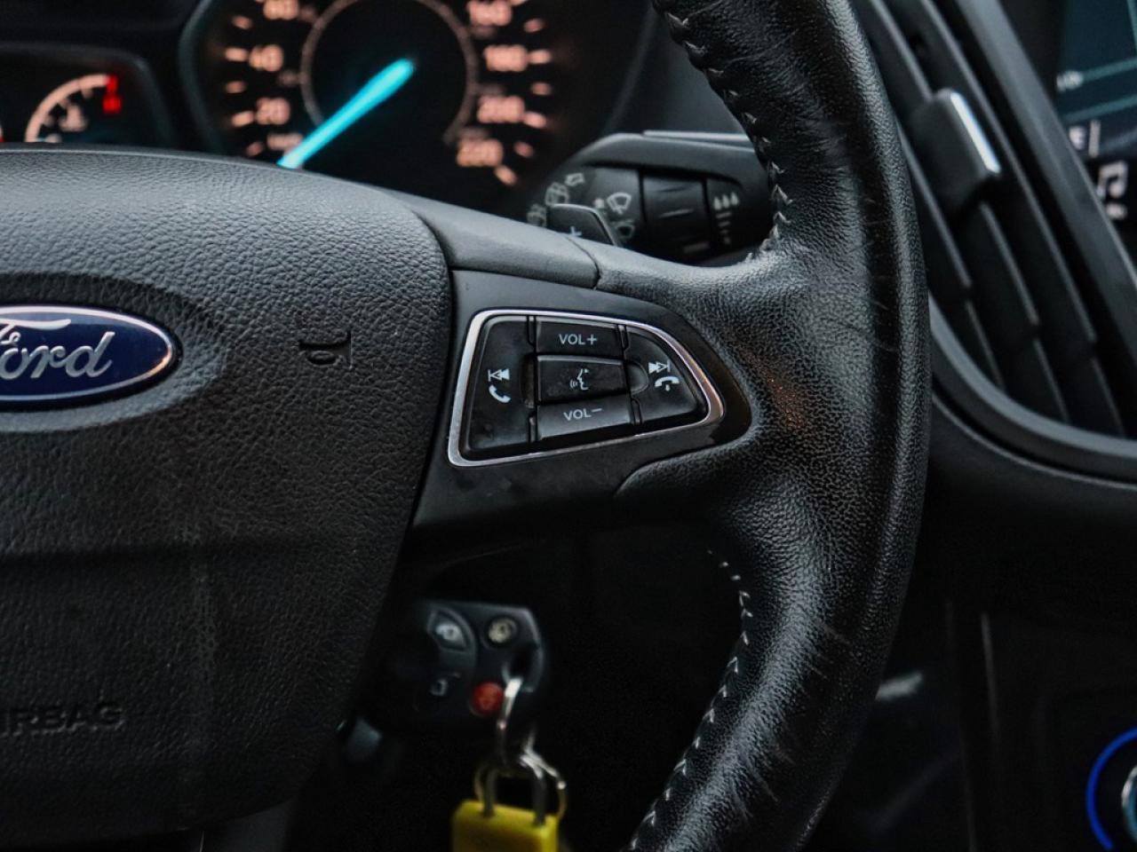 2017 Ford Escape SE | 4WD | 2.0L | SPORT PKG | NAV | PWR LIFTGATE Photo