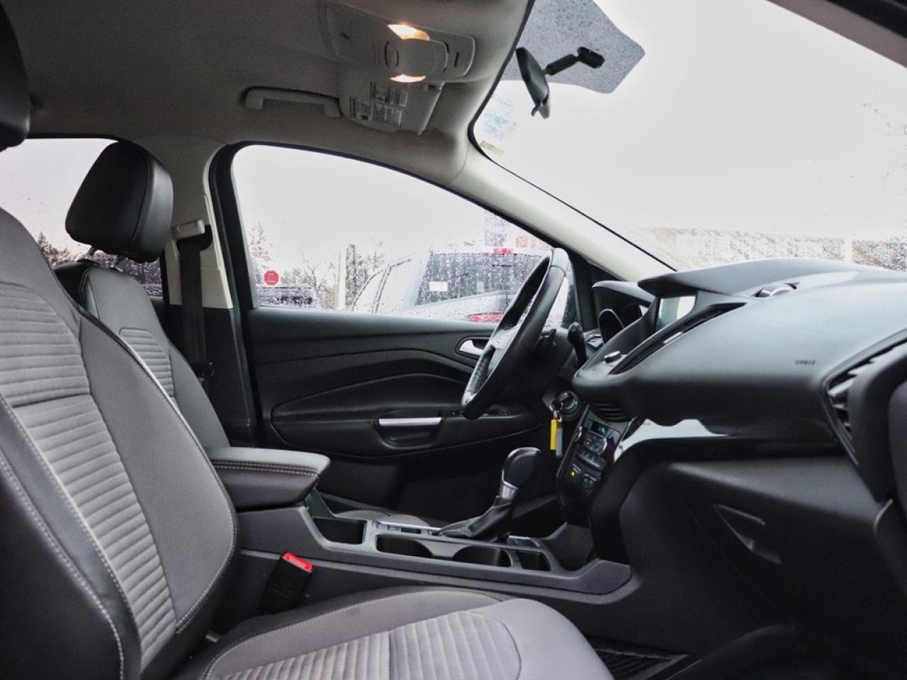 2017 Ford Escape SE | 4WD | 2.0L | SPORT PKG | NAV | PWR LIFTGATE Photo