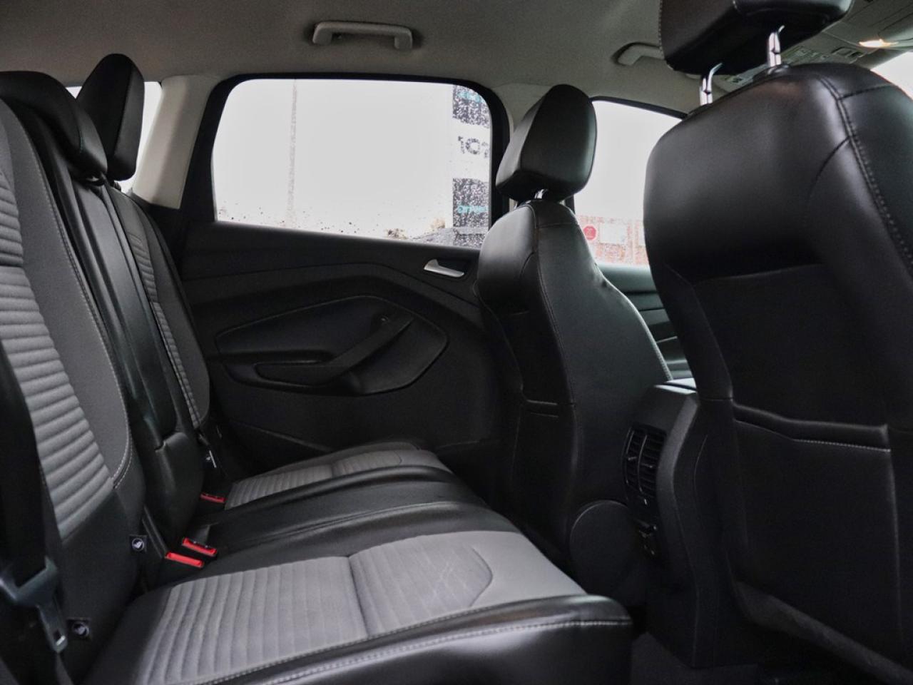 2017 Ford Escape SE | 4WD | 2.0L | SPORT PKG | NAV | PWR LIFTGATE Photo