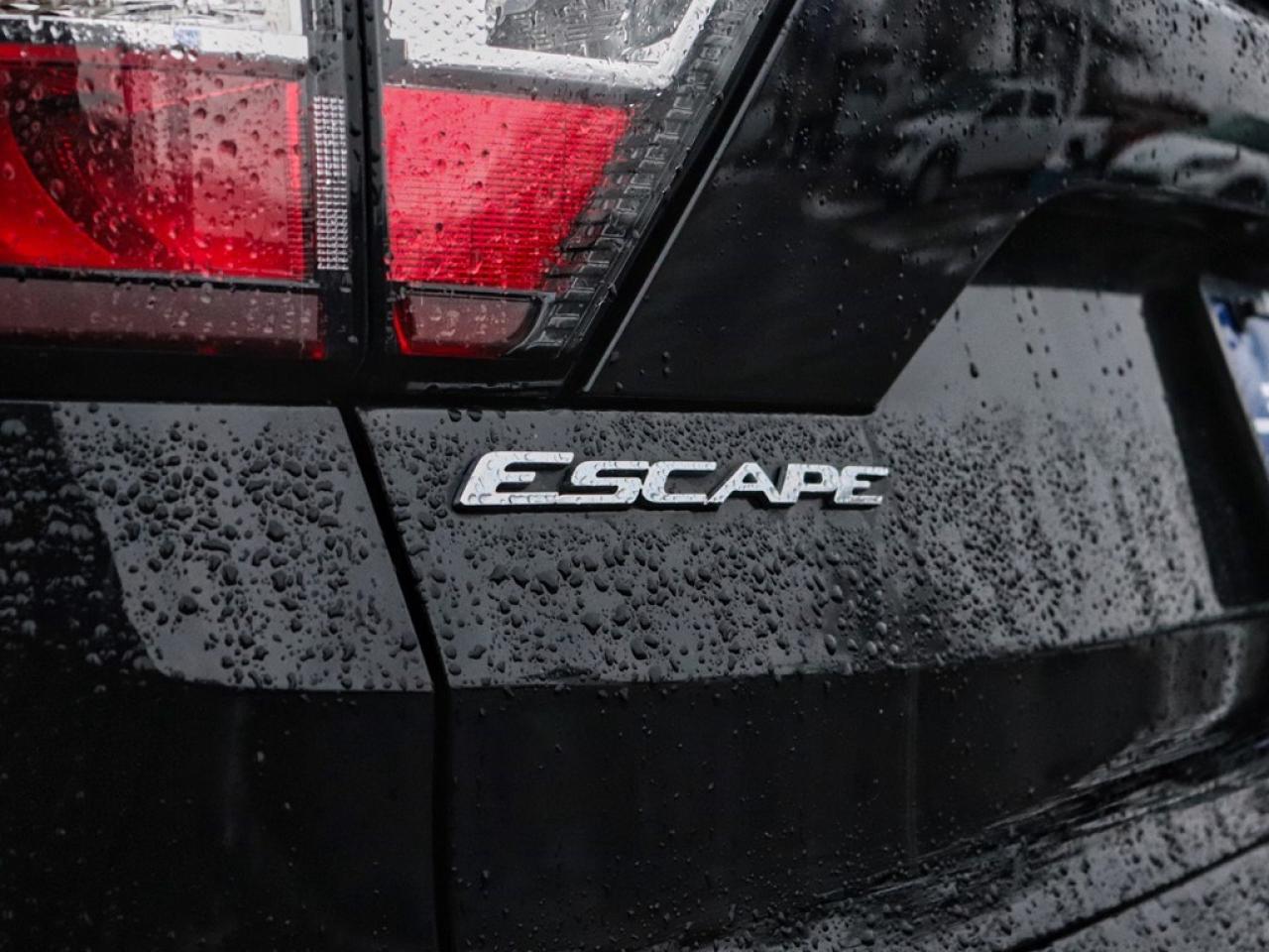 2017 Ford Escape SE | 4WD | 2.0L | SPORT PKG | NAV | PWR LIFTGATE Photo