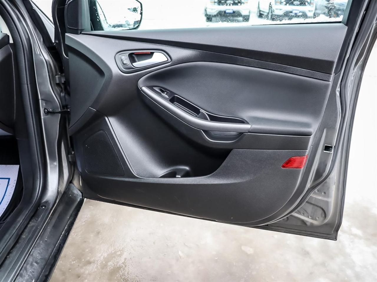 2015 Ford Focus 5DR HB SE Photo