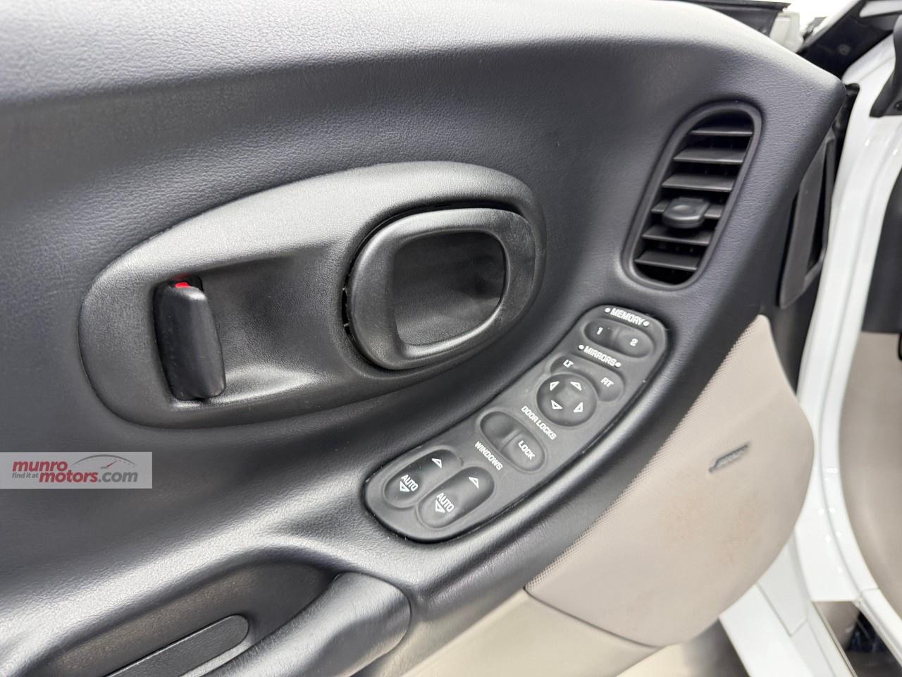 2000 Chevrolet Corvette 2dr Convertible Photo