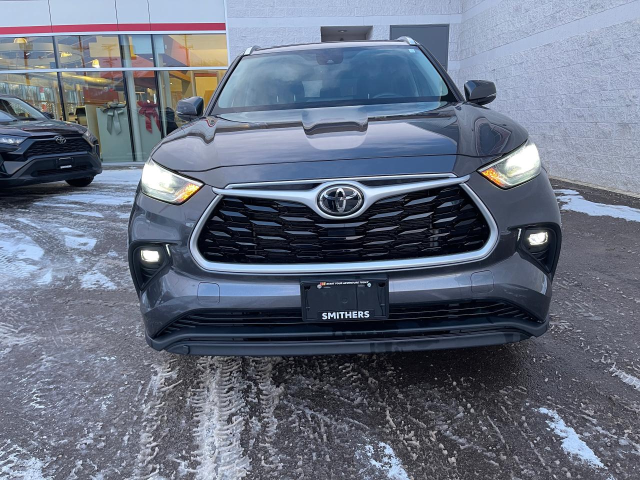 2021 Toyota Highlander XLE Photo3