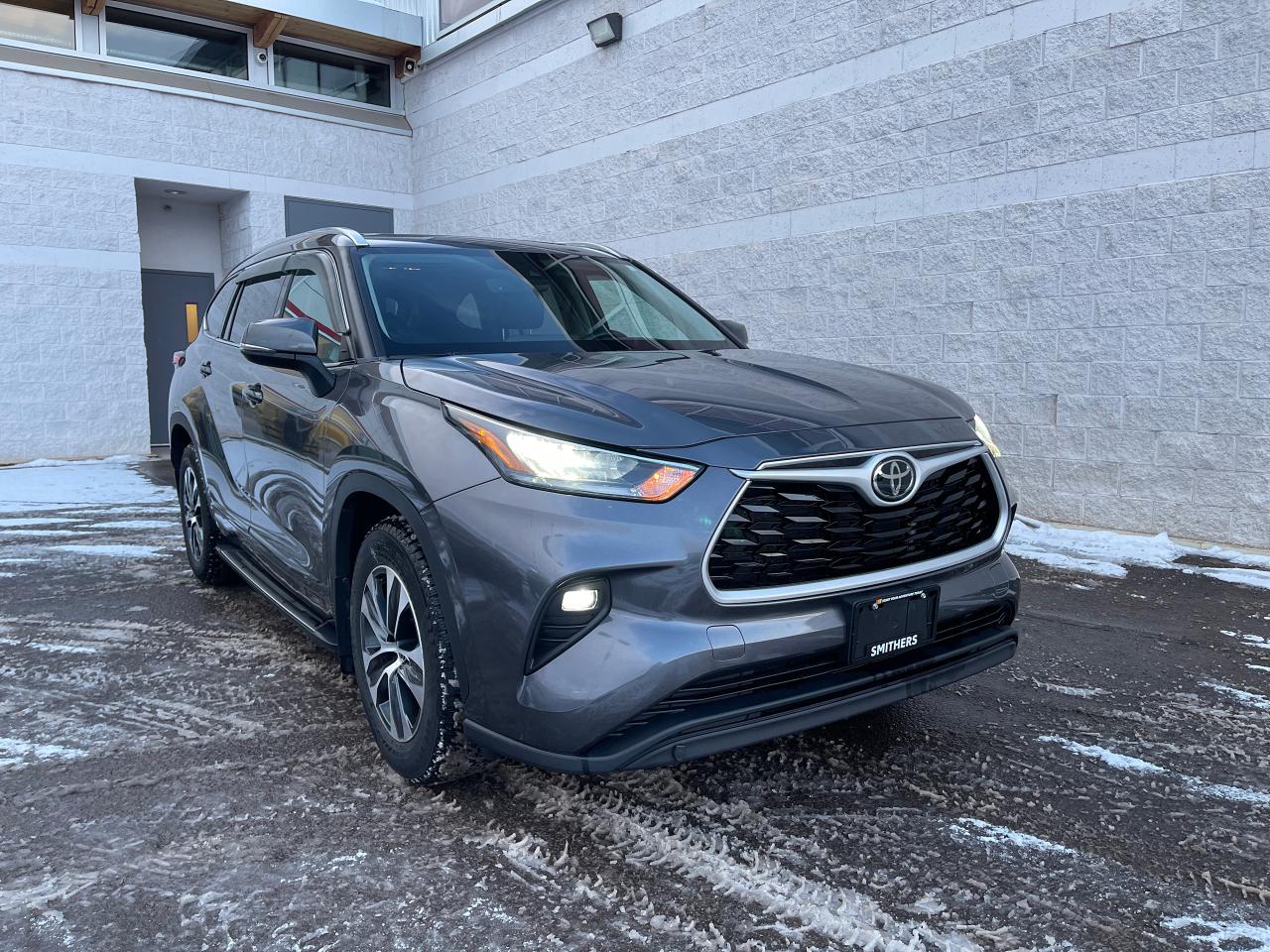 2021 Toyota Highlander XLE Photo1