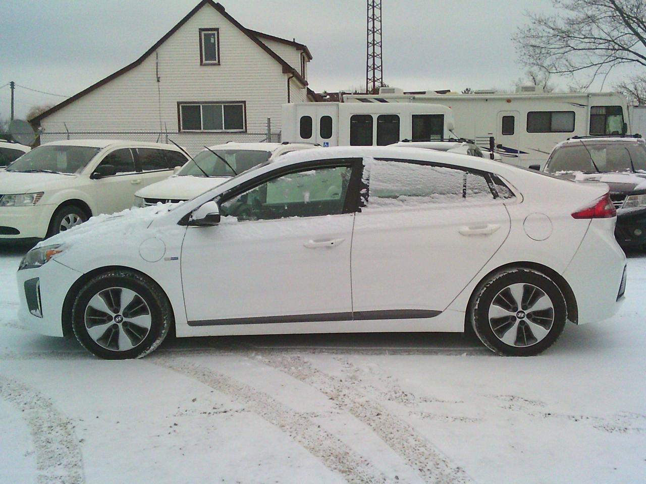 2018 Hyundai IONIQ Electric Plus SE Hatchback - Photo #1