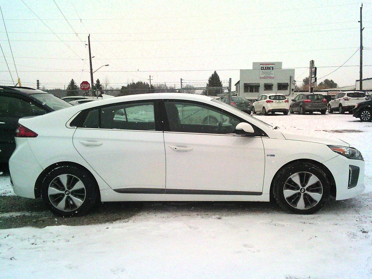 2018 Hyundai IONIQ Electric Plus SE Hatchback Photo