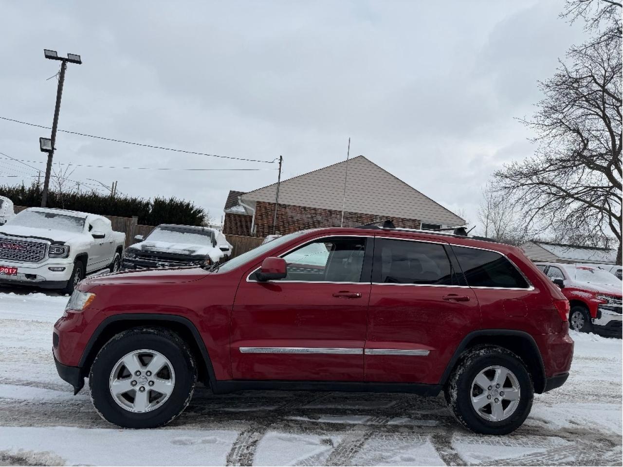 2011 Jeep Grand Cherokee Laredo Photo3