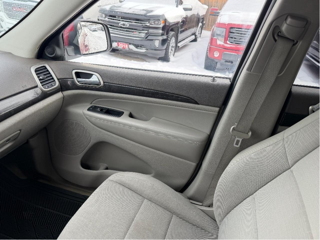 2011 Jeep Grand Cherokee Laredo Photo