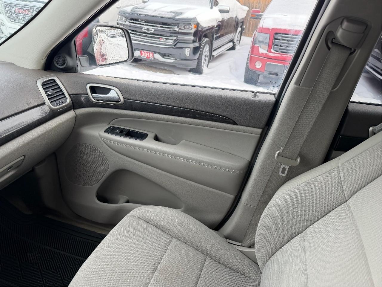2011 Jeep Grand Cherokee Laredo Photo