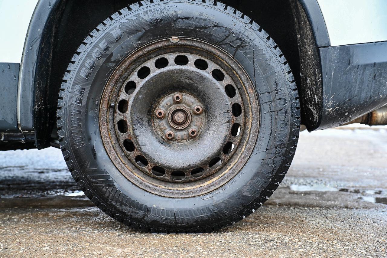 2014 Volkswagen Tiguan 4MOTION | AWD | GREAT STARTER CAR! | WINTER TIRES Photo4