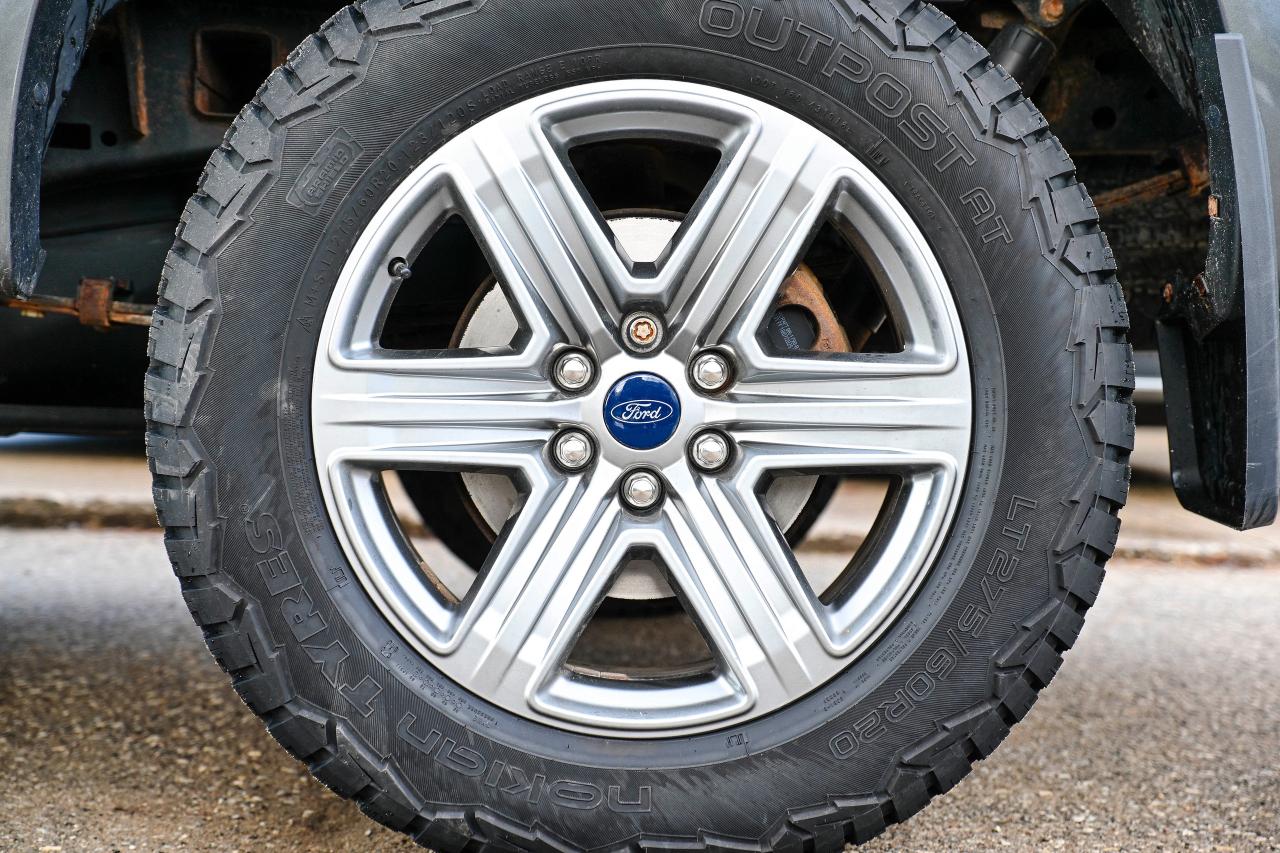 2019 Ford F-150 SPORT FX4 | V8 | DID I MENTION ITS A V8?? Photo