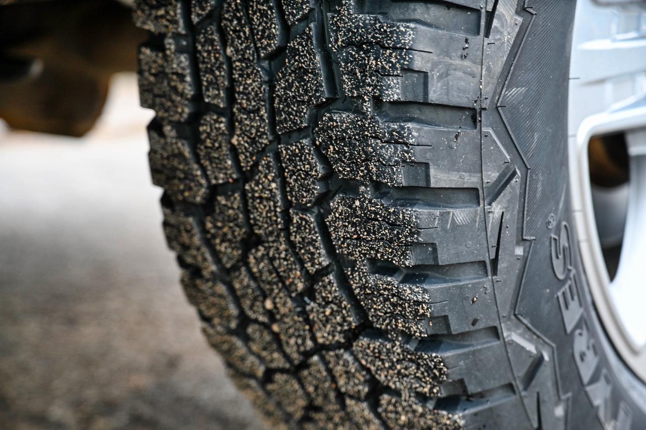 2019 Ford F-150 SPORT FX4 | V8 | DID I MENTION ITS A V8?? Photo