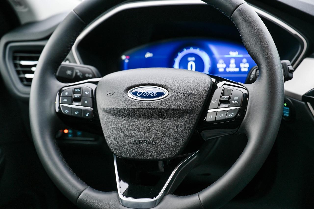 2022 Ford Escape SEL | AWD | CAR PLAY | LEATHER | NAVI | ONE OWNER Photo