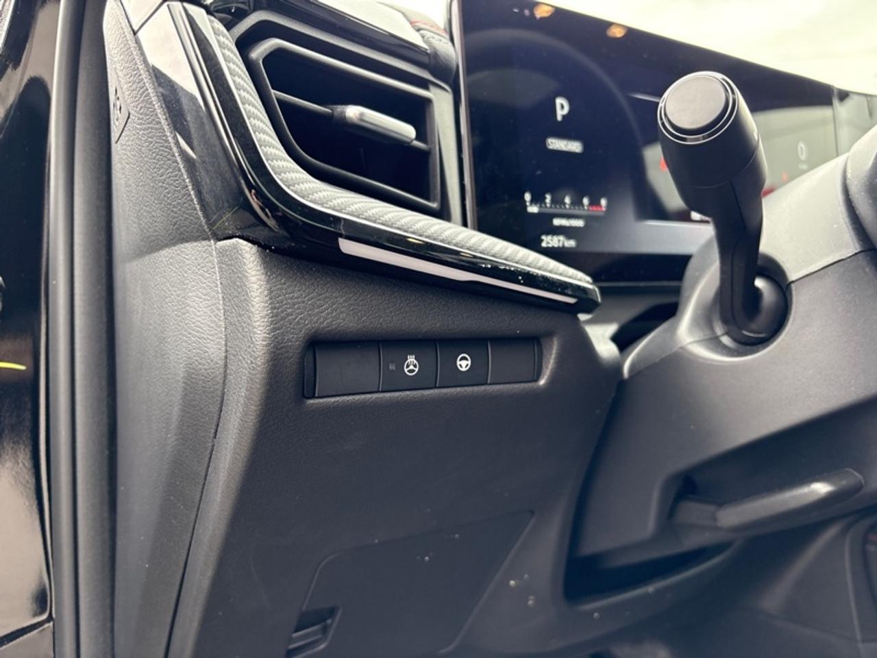 2025 Nissan Kicks SR  Rates avail as low as 2.99% (OAC) Photo