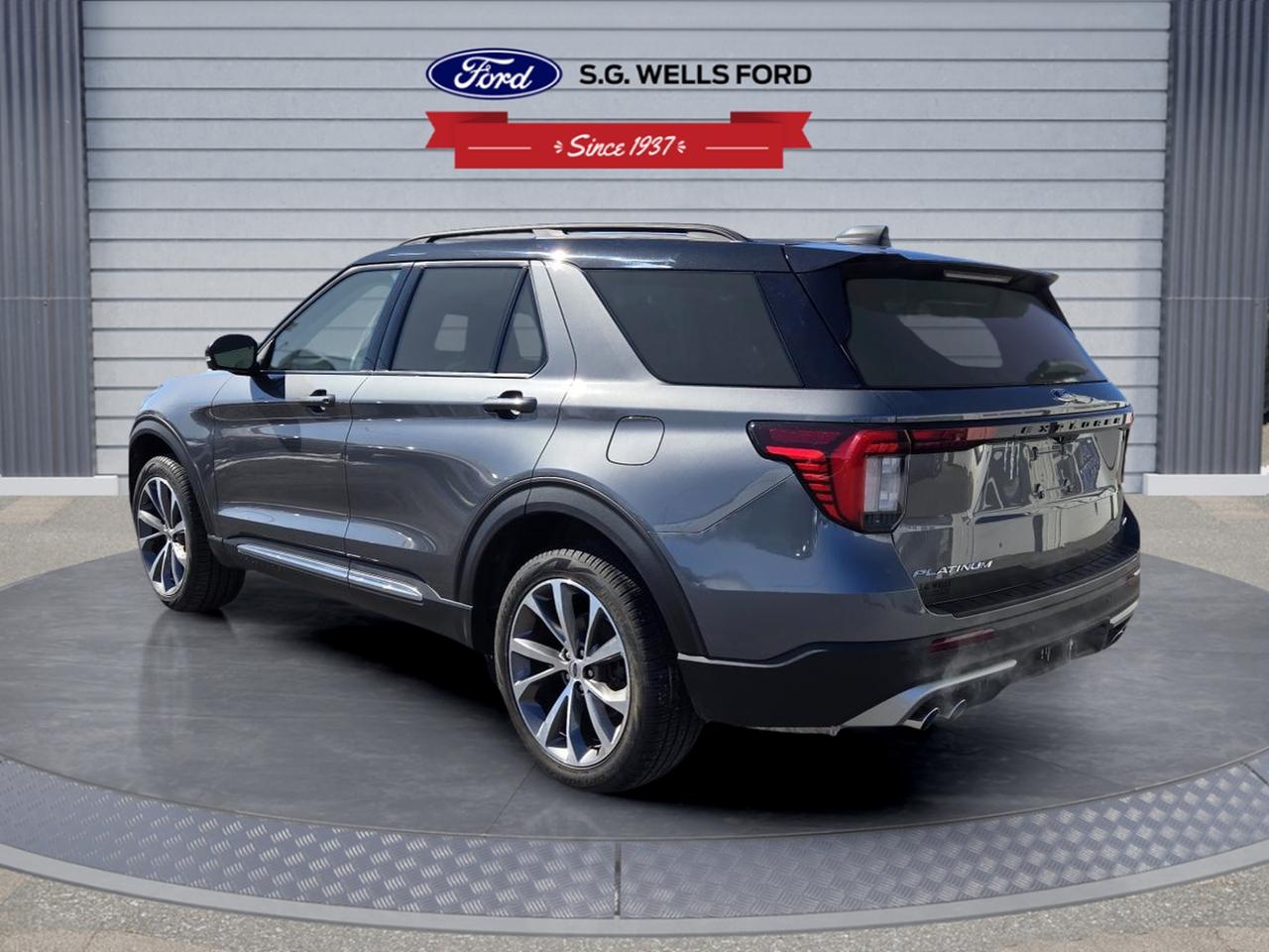 2025 Ford Explorer Platinum Photo