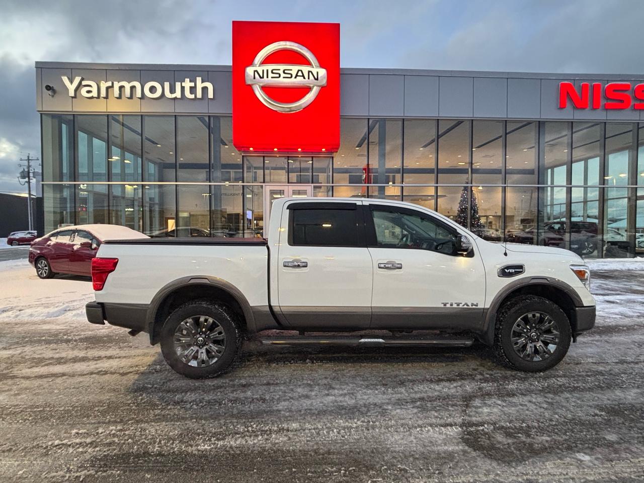 2017 Nissan Titan Platinum Reserve Photo8