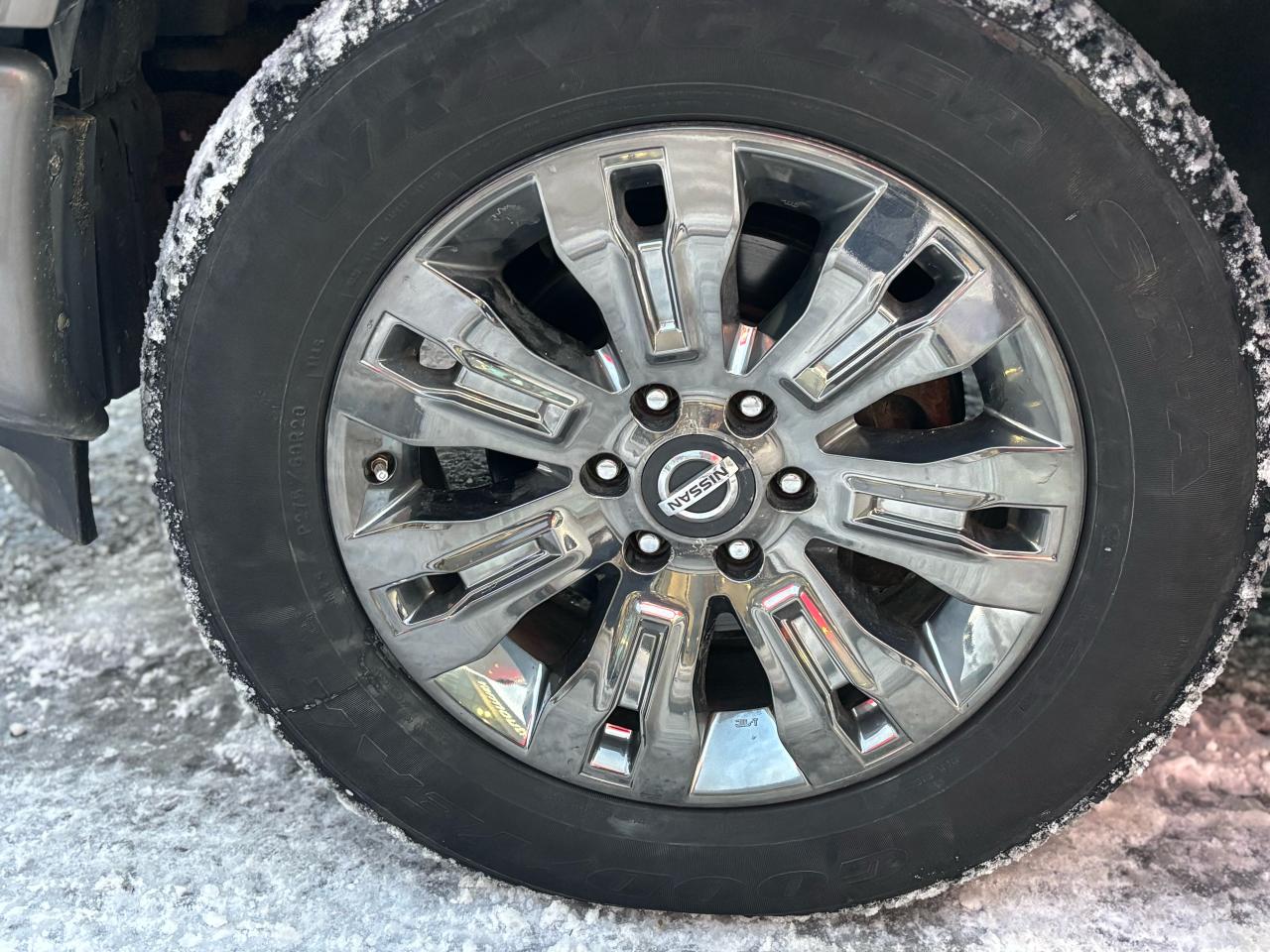 2017 Nissan Titan Platinum Reserve Photo2