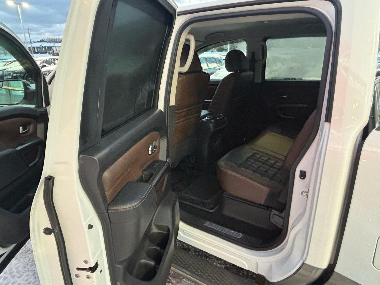 2017 Nissan Titan Platinum Reserve Photo3