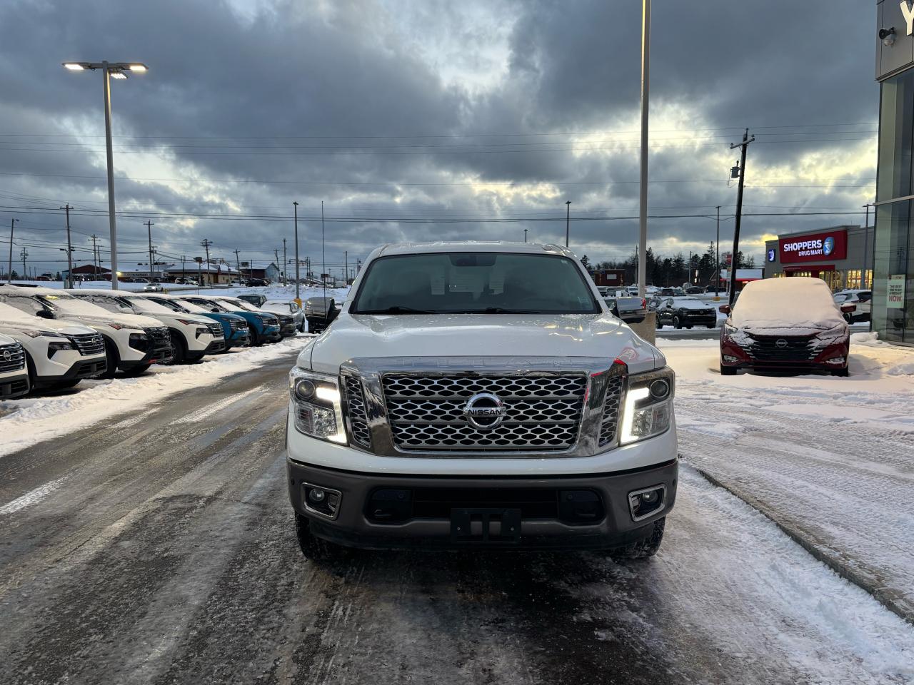 2017 Nissan Titan Platinum Reserve Photo11