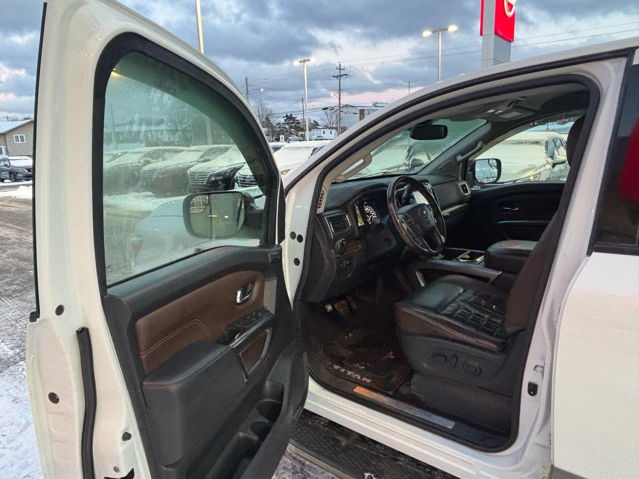 2017 Nissan Titan Platinum Reserve Photo7