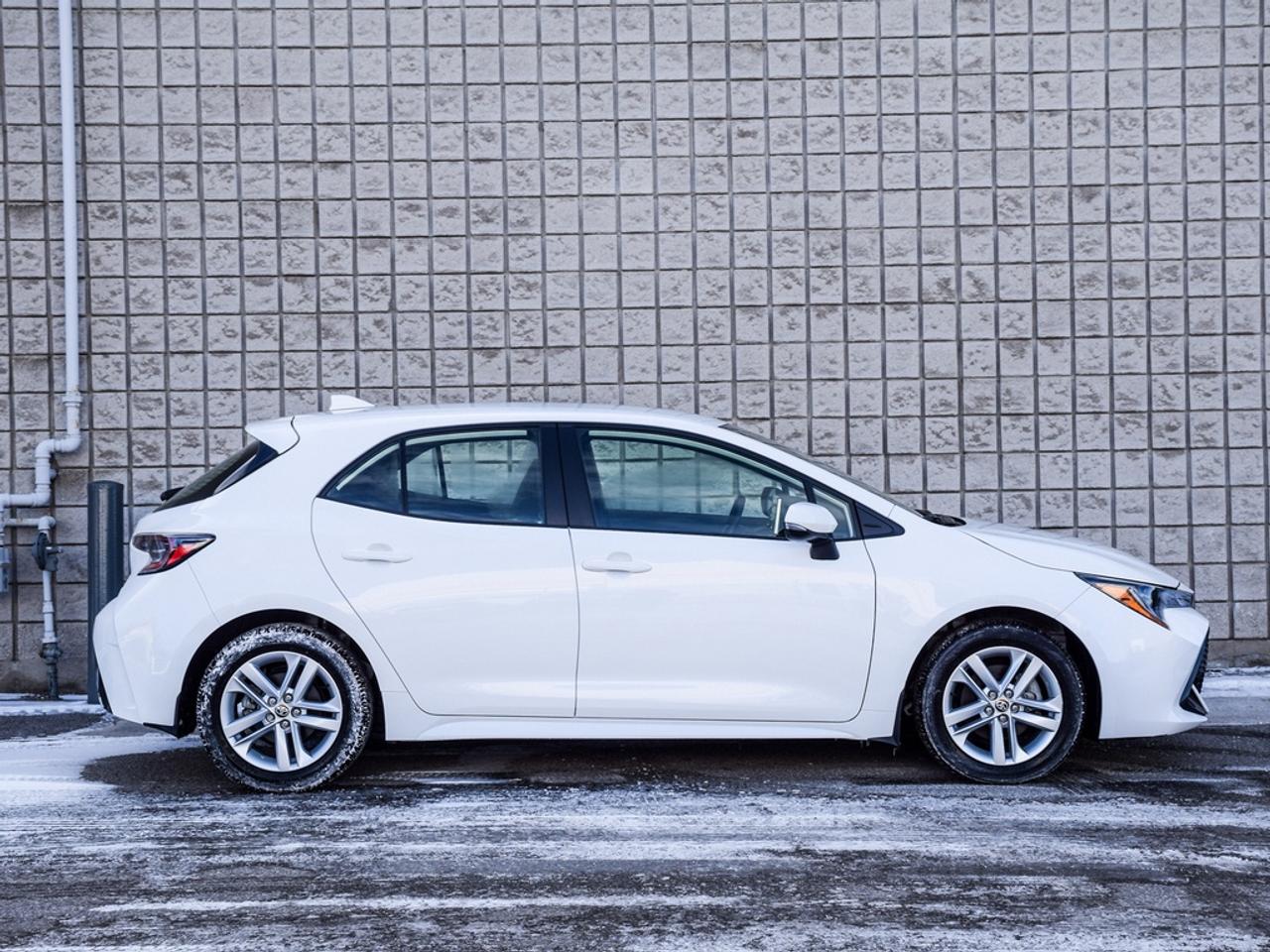 2022 Toyota Corolla Hatchback Photo2