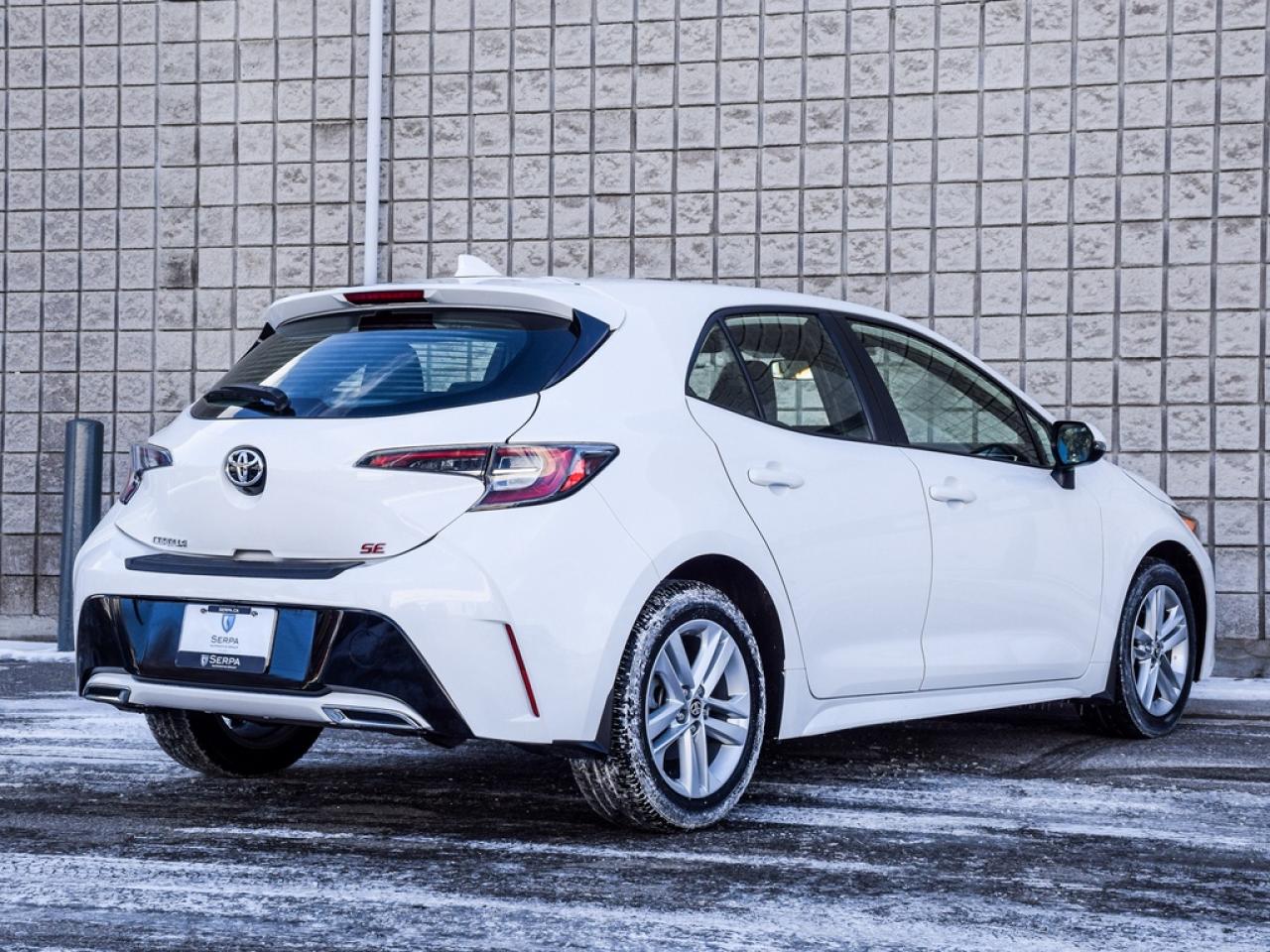 2022 Toyota Corolla Hatchback Photo3