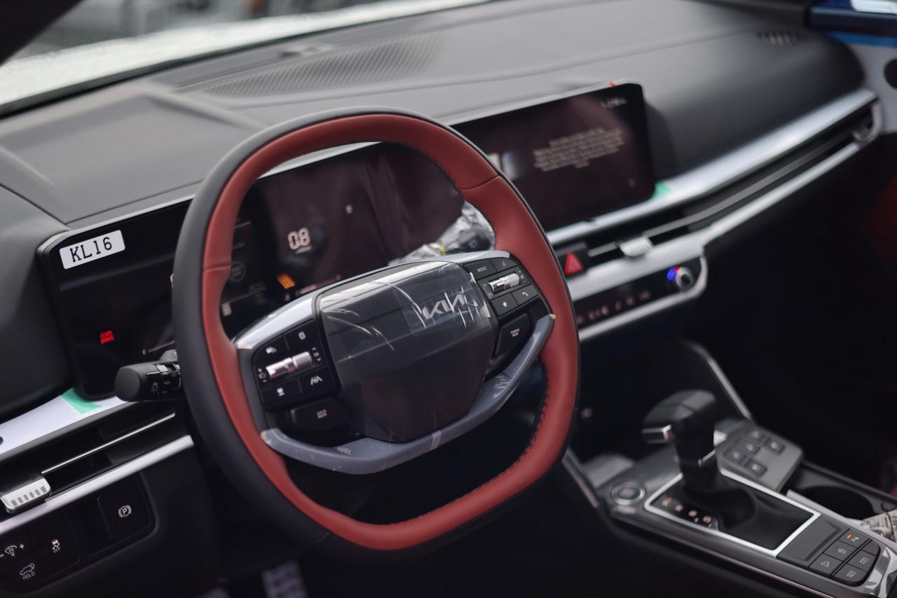 2026 Kia Sportage EX Premium AWD w/Red Interior Photo