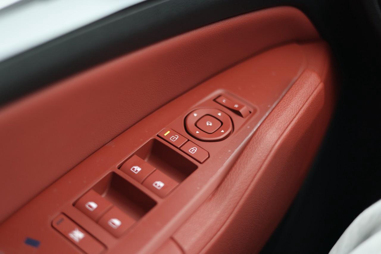 2026 Kia Sportage EX Premium AWD w/Red Interior Photo