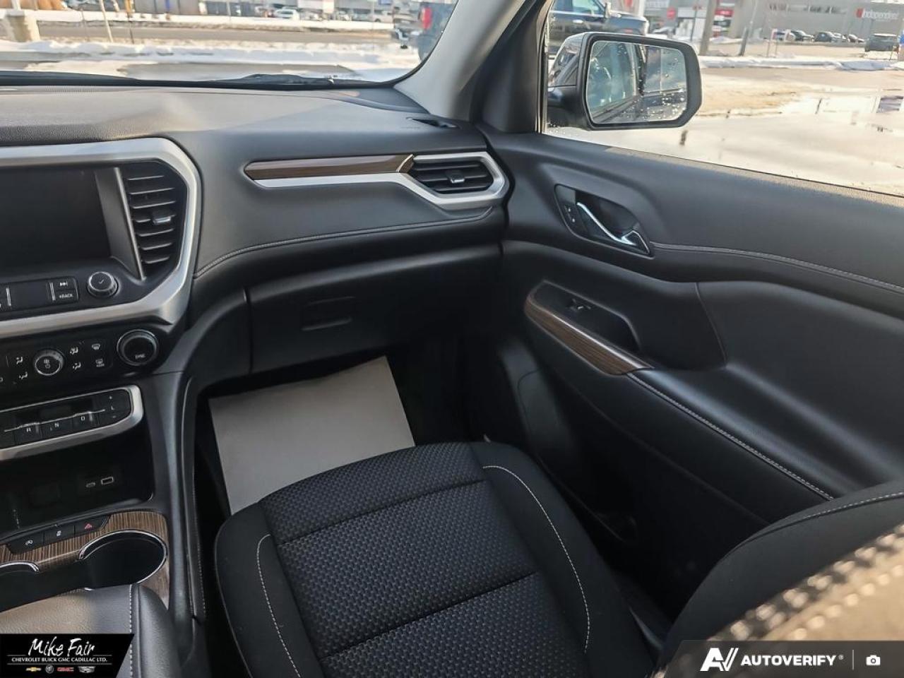 2023 GMC Acadia SLE 6 Passanger Seating, Cruise Control, Apple CarPlay, Android Auto Photo