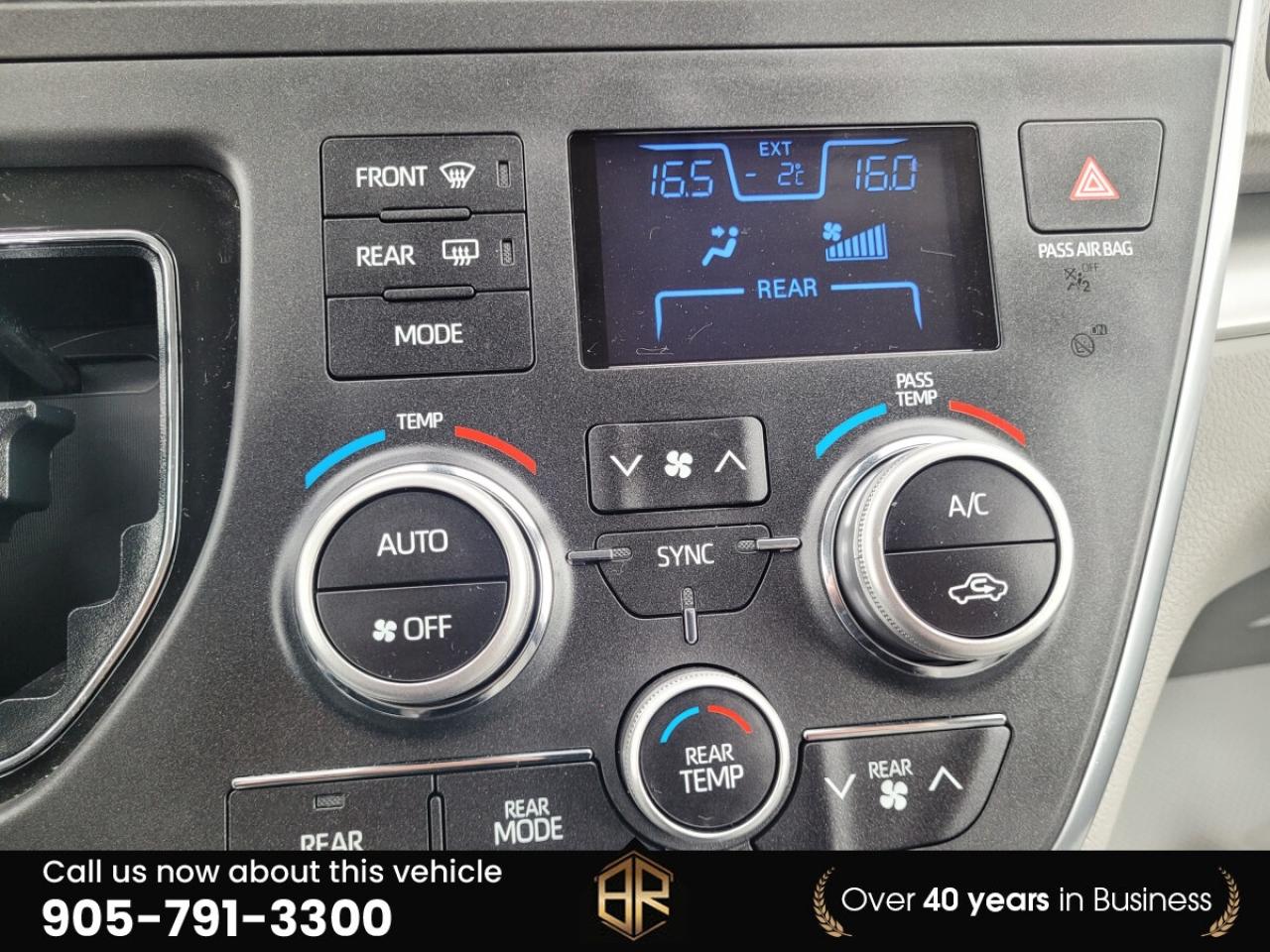 2018 Toyota Sienna LE | AWD Photo