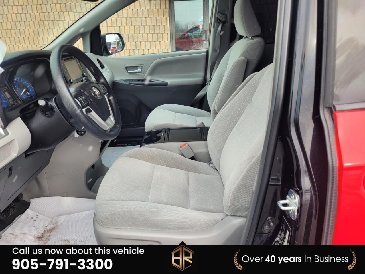 2018 Toyota Sienna LE | AWD | Power doors Photo