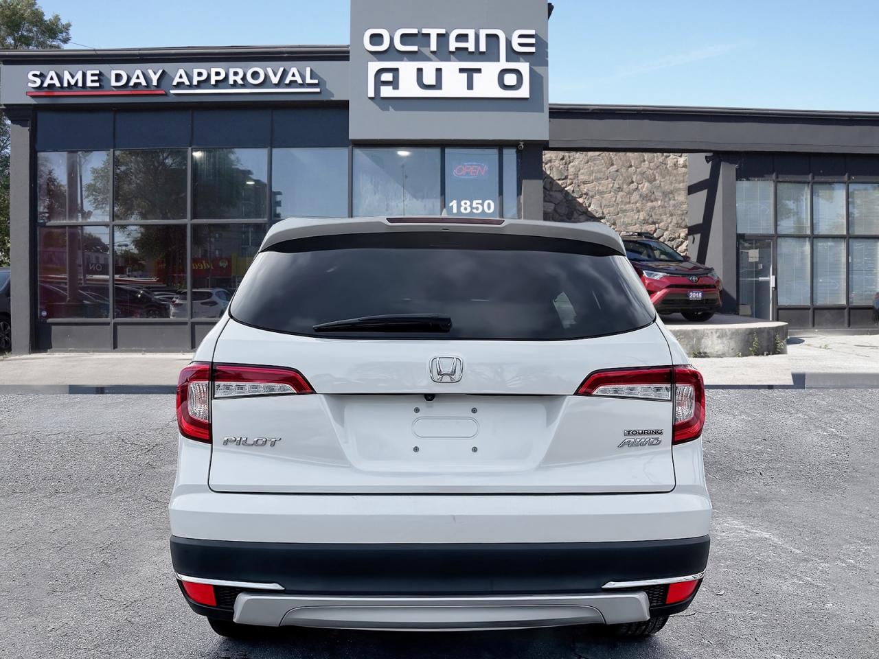 2020 Honda Pilot Touring 7-Passenger Photo