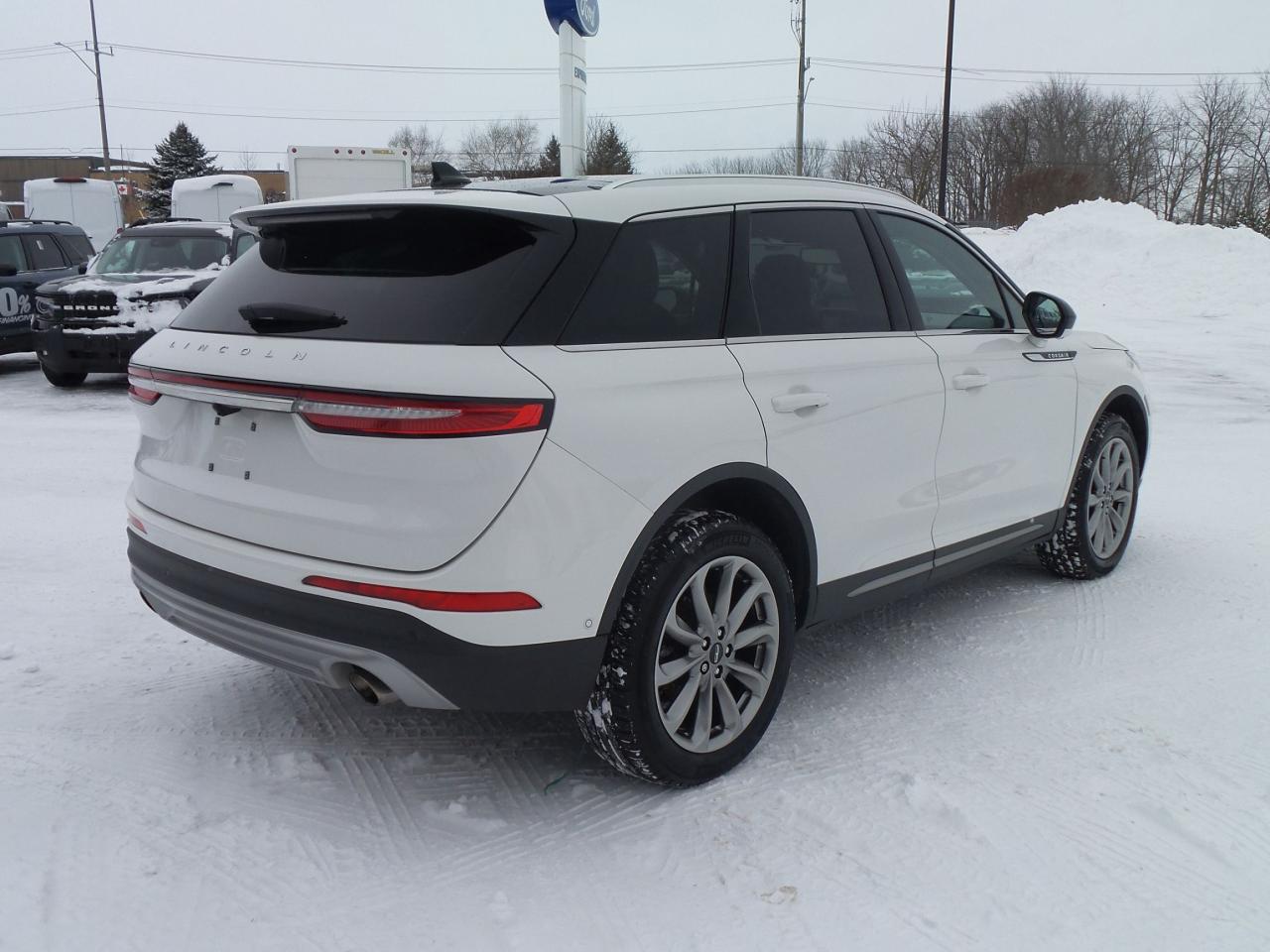 2021 Lincoln Corsair AWD, 19" RIMS, PREMIUM PACK, 360-CAMERA, LOW KM'S! Photo4