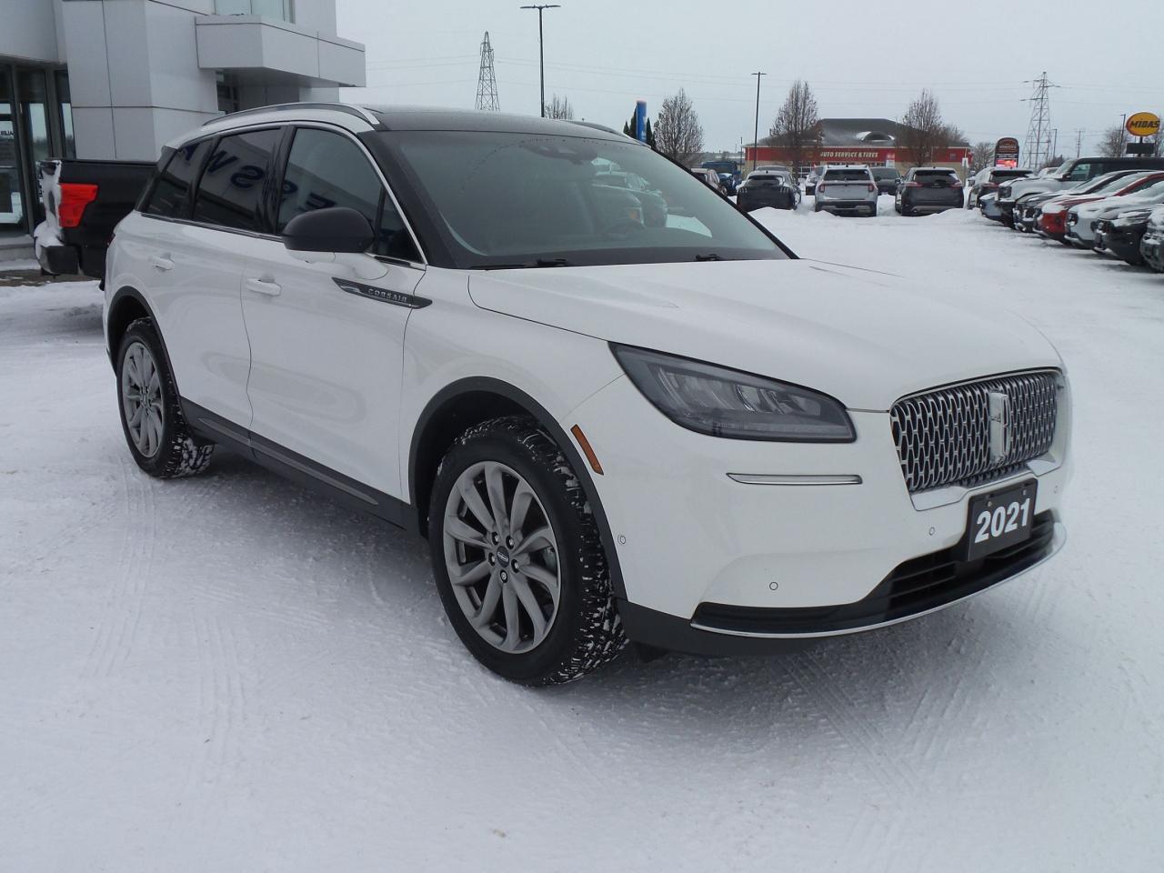 2021 Lincoln Corsair AWD, 19" RIMS, PREMIUM PACK, 360-CAMERA, LOW KM'S! Photo2